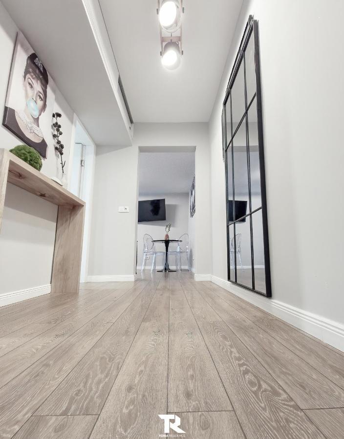 Terra Appartement Suceava Buitenkant foto
