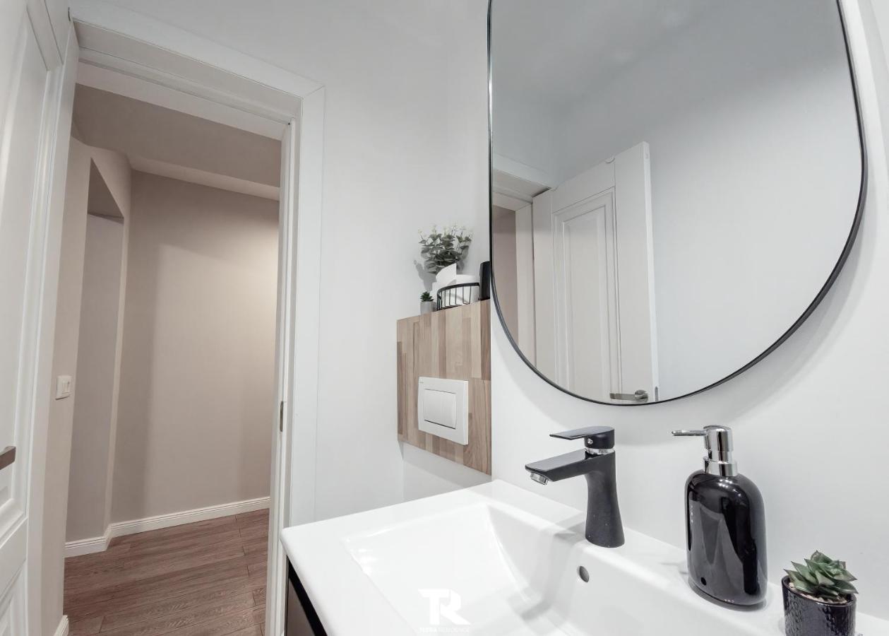 Terra Appartement Suceava Buitenkant foto